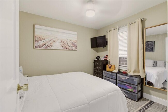 Building Photo - 9 Bacheller St