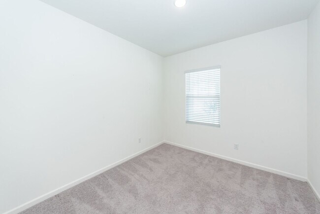Building Photo - 713 Pisces Ln