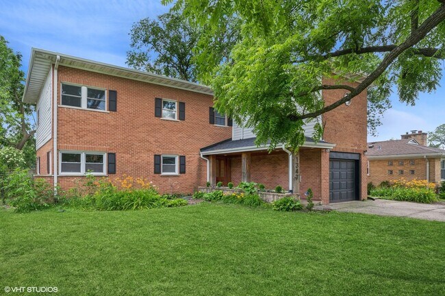 Primary Photo - 1347 London Ln