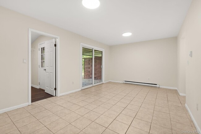 Building Photo - 500 NY-299