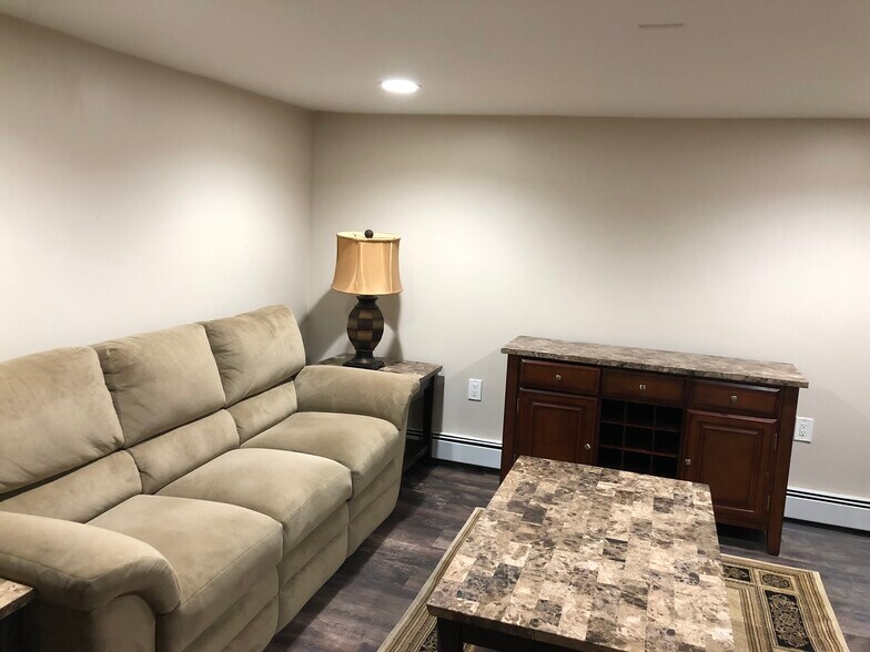 Building Photo - 22 Oneida Ave