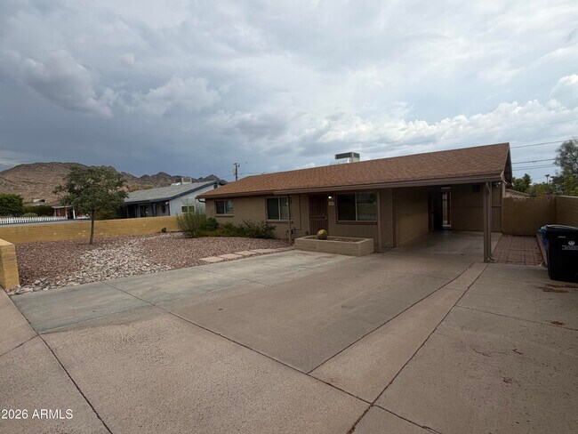 Building Photo - 1207 E Christy Dr