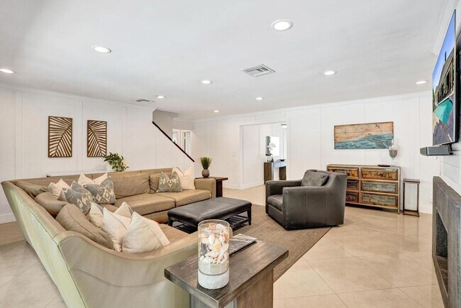 Building Photo - Boca Raton Beautifully Updated 4 Bedroom Pool Home