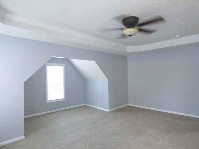 Building Photo - Lovely & Spacious House in Southpoint! 4 B...