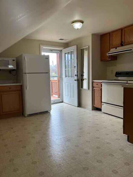Building Photo - 2164 Henshaw Rd