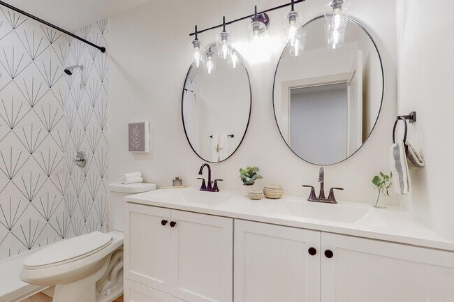 Building Photo - 223 Sierra Dr SE