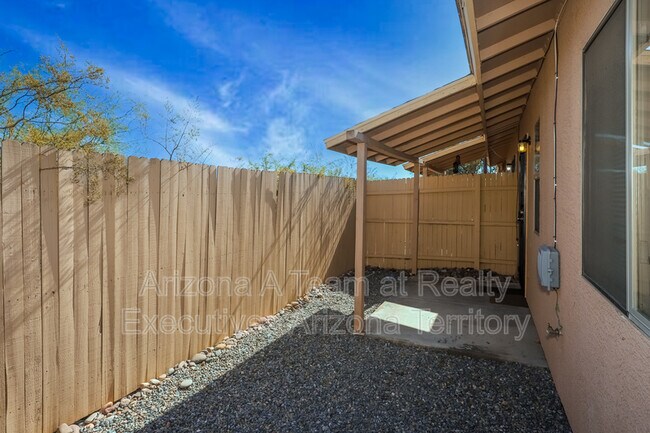 Building Photo - 2635 N Fontana Ave