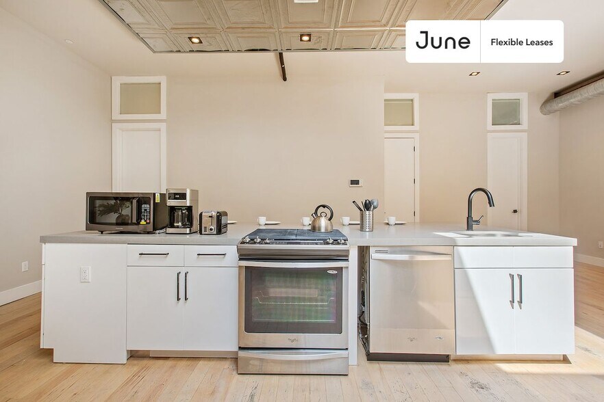 Building Photo - Prime Private ROOM in Williamsburg