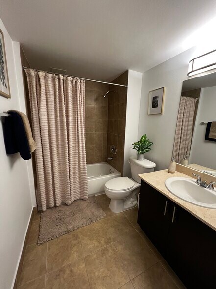 Building Photo - 1011 NW 19th Ct