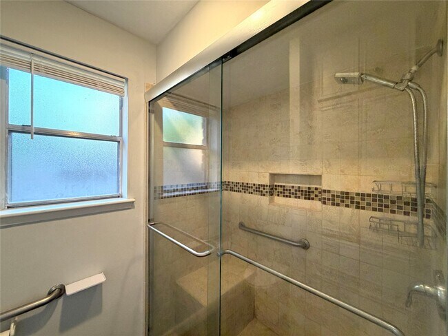 Building Photo - 1806 Airline Dr