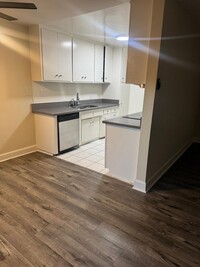 Building Photo - 4324 Mammoth Ave LLC