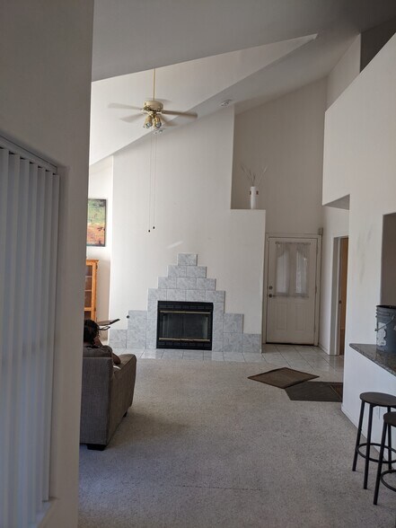 Building Photo - 701 Capri Dr