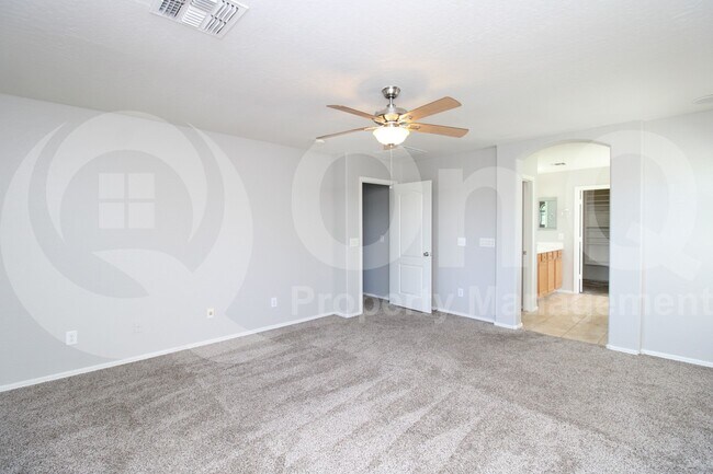 Building Photo - 1467 E Chestnut Ln