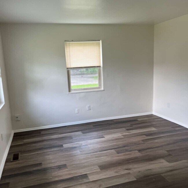 Building Photo - 256 S Harbine Ave