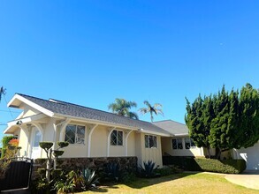 Building Photo - Charming, peaceful and updated Ladera Heig...