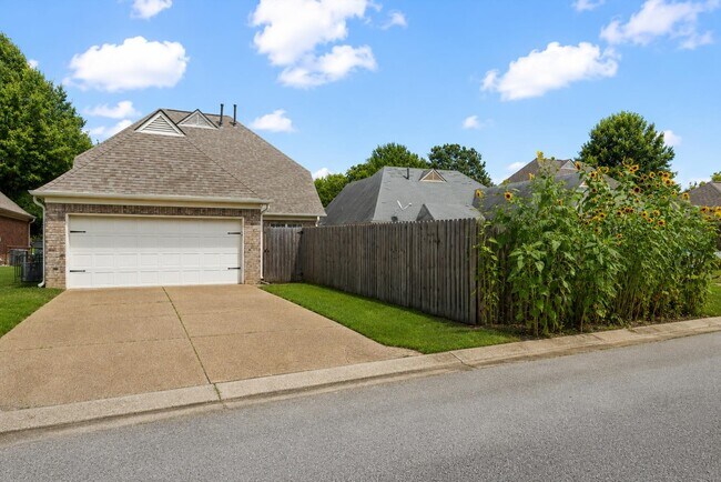 Building Photo - 1153 Casentino St