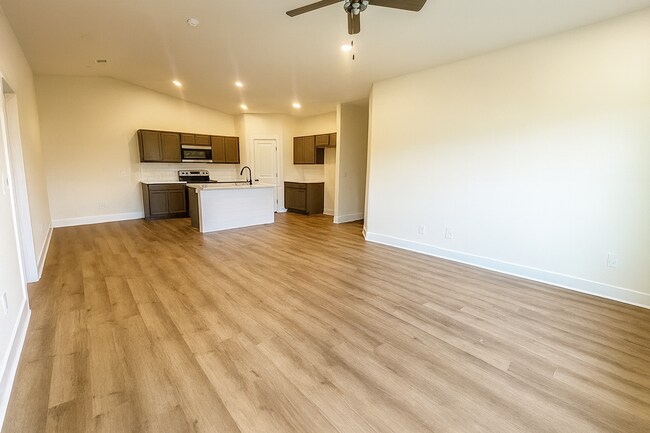 Building Photo - 3803/05 Bluelake