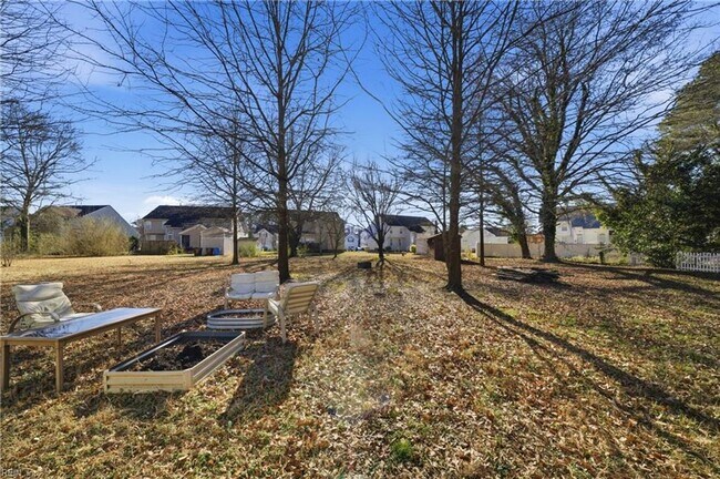 Building Photo - Charming 2 Bed, 2 Bath Home on Spacious Lot