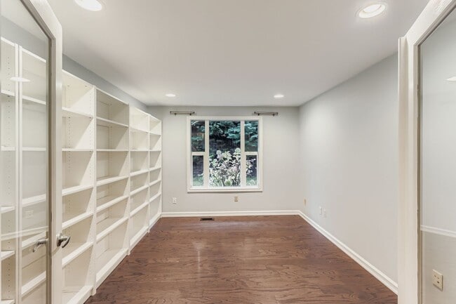 Building Photo - Amazing 3bed/2bath + Den Home with Attached Garage in Kirkland!