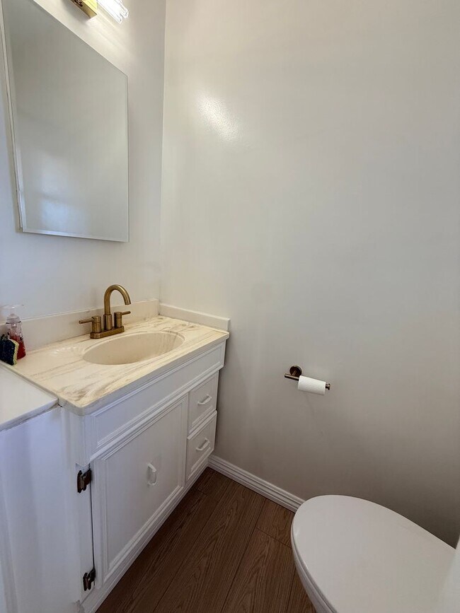 Building Photo - 3Bd House w/ HUGE Yard + RV Parking + New Appliances!