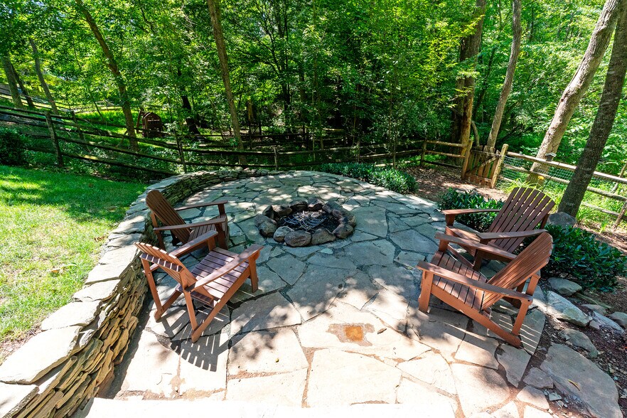 Building Photo - 47333 Middle Bluff Pl