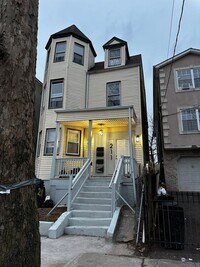 Building Photo - 211 Fairmount Ave