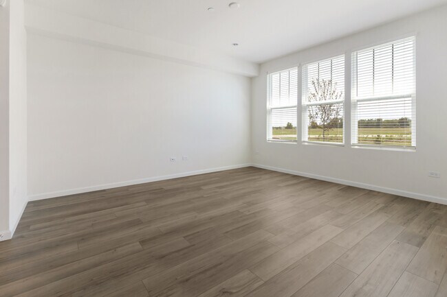 Building Photo - 2260 Horseshoe Cir