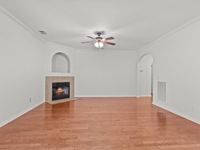 Building Photo - Beautiful Brick Home in Canebrake