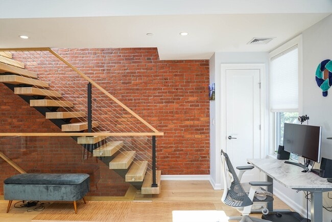 Building Photo - 135 Second St