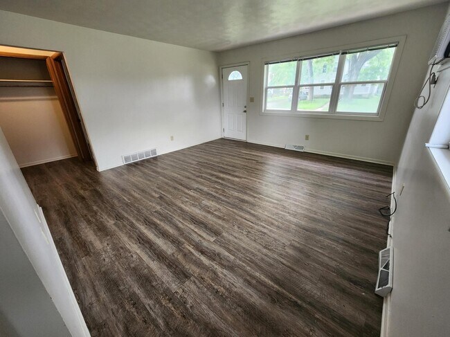 Building Photo - 1611 Crescent St