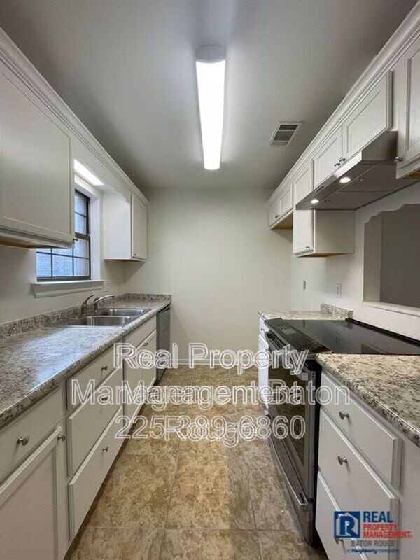 Building Photo - 5084 Cumberland Cove Dr