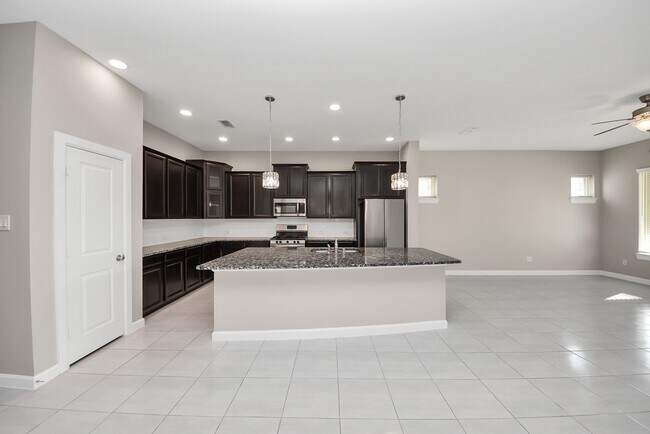 Building Photo - 8114 Silverspot Ln