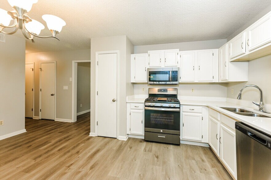 Building Photo - 1612 Picadilly Ct NE