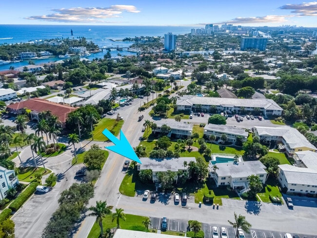 Building Photo - 2755 NE 28th Ave