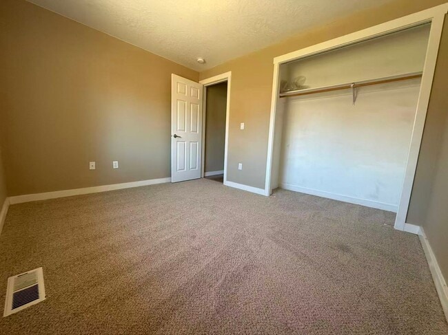 Building Photo - new carpet installed, 600sqft bonus room with large RV/Boat parking space