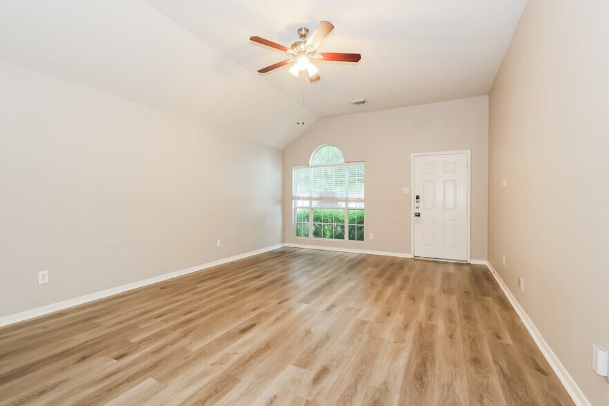 Building Photo - 18407 Knob Hill Lake Ln