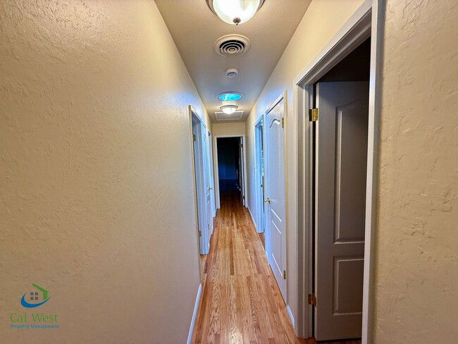 Building Photo - 5331 Rimwood Dr