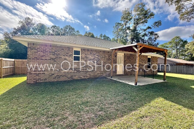 Building Photo - AVAILABLE NOW! 3/2 in Milton!