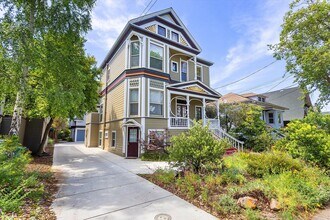 Building Photo - 1527 Verdi St