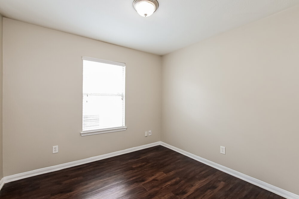 Building Photo - 4018 Falvel Shadow Creek Dr