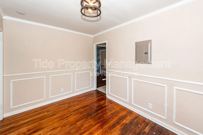Building Photo - 1233 Hawthorne Cir