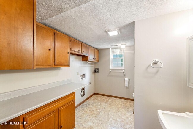 Building Photo - 9528 Gulf Park Dr