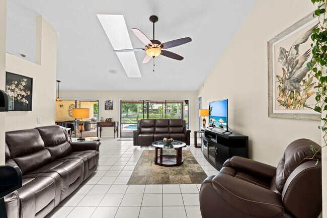 Building Photo - 1707 Primrose Ln