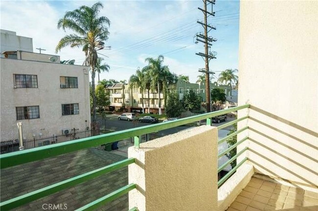 Building Photo - Exceptional 2 Br 2 Ba Condominium in Gated...