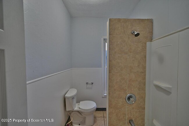 Building Photo - 1416 Capouse Ave