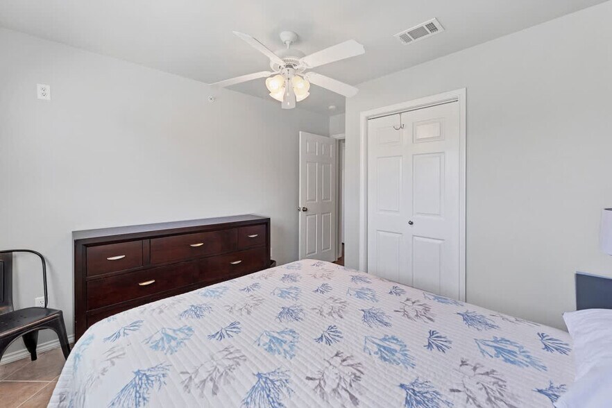 Building Photo - 730 E Mather St