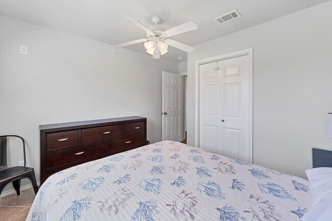 Building Photo - 730 E Mather St