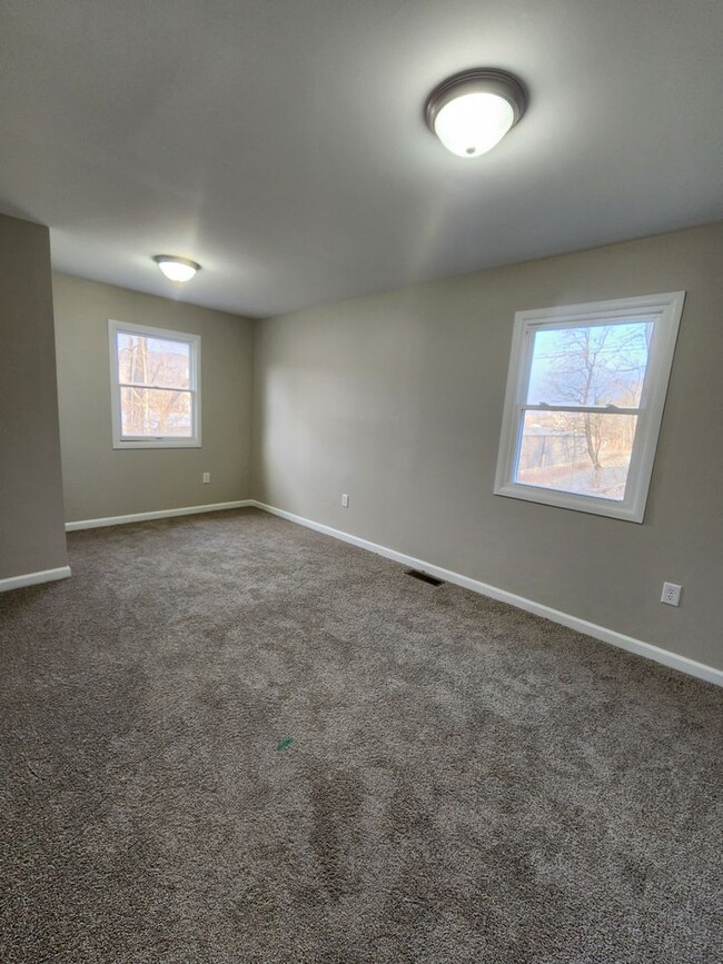 Building Photo - Newly Remodeled 6 Bedroom 1.5 Bath - Willi...