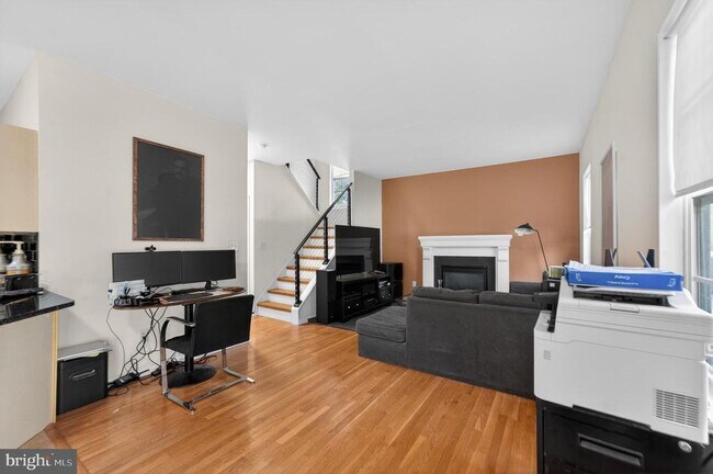 Building Photo - 33 Lindley Dr