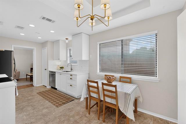 Building Photo - 594 King Cir